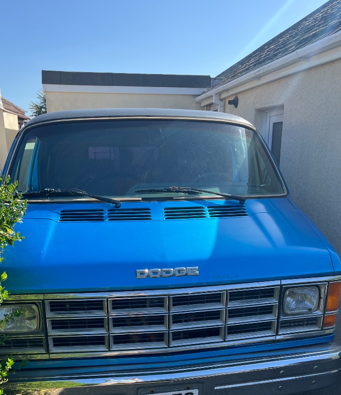422633