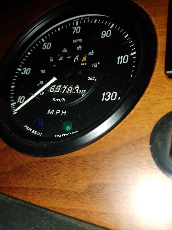 423261