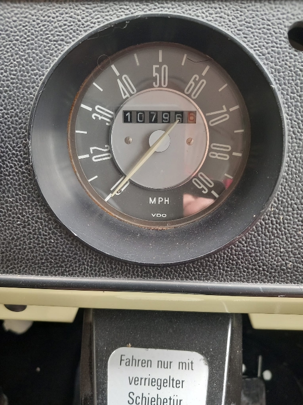423830