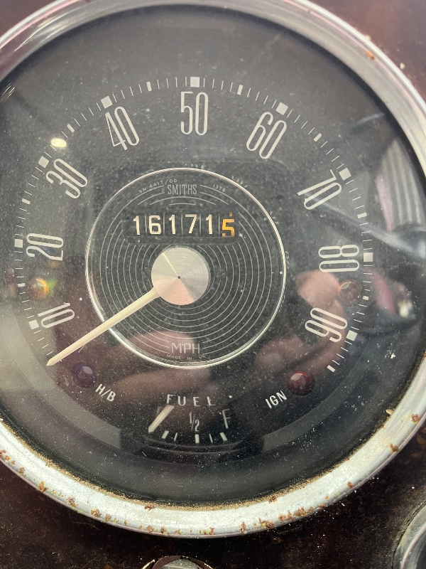 424437