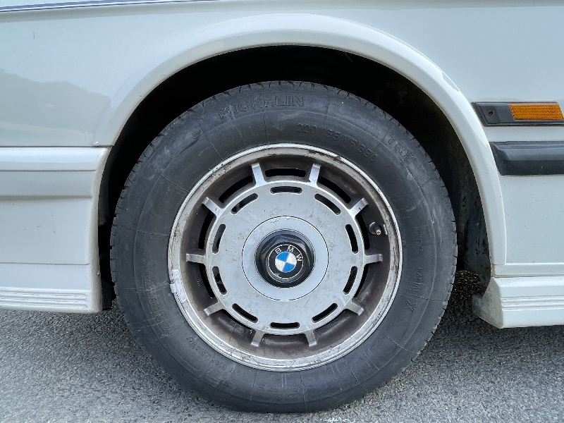 425560