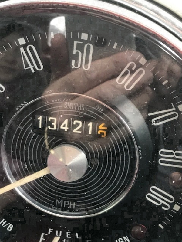 427961