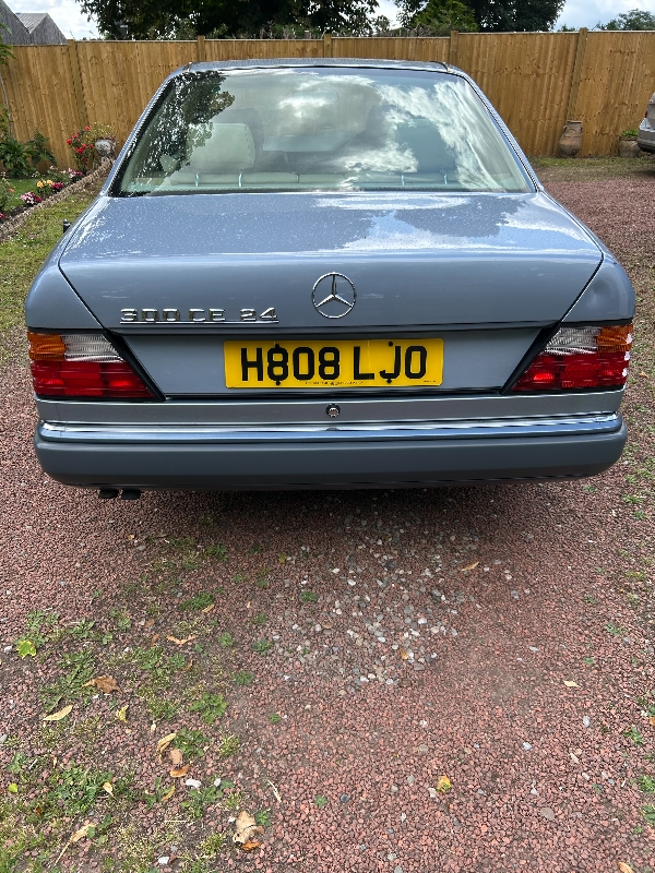 431240