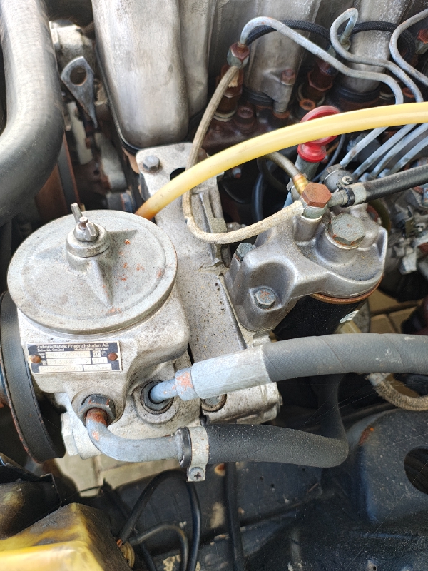 433879