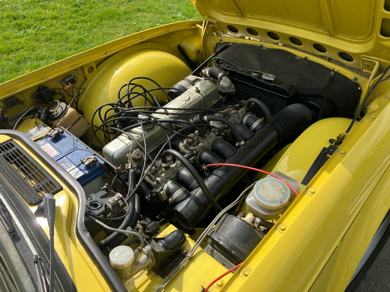 434737